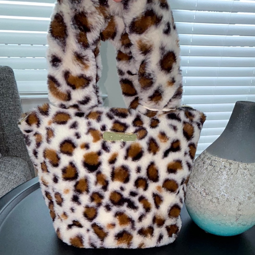 Jessica Simpson Leopard Plush Handbag 🤎🤍🖤